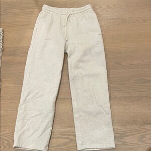 Aritzia beige TNA boyfriend fit sweatpants, size XS